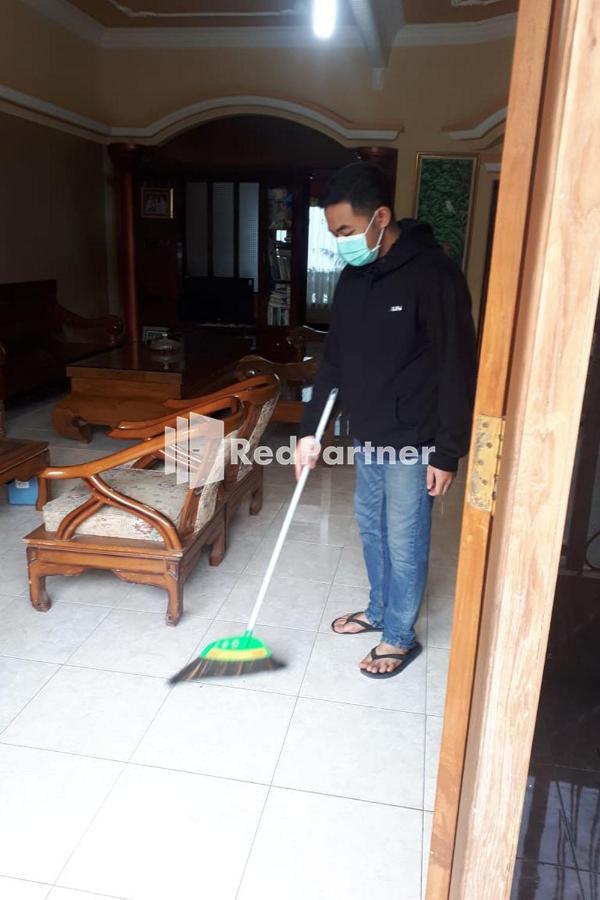Bromo Indah Lestari Homestay Mitra Reddoorz 岩望 外观 照片